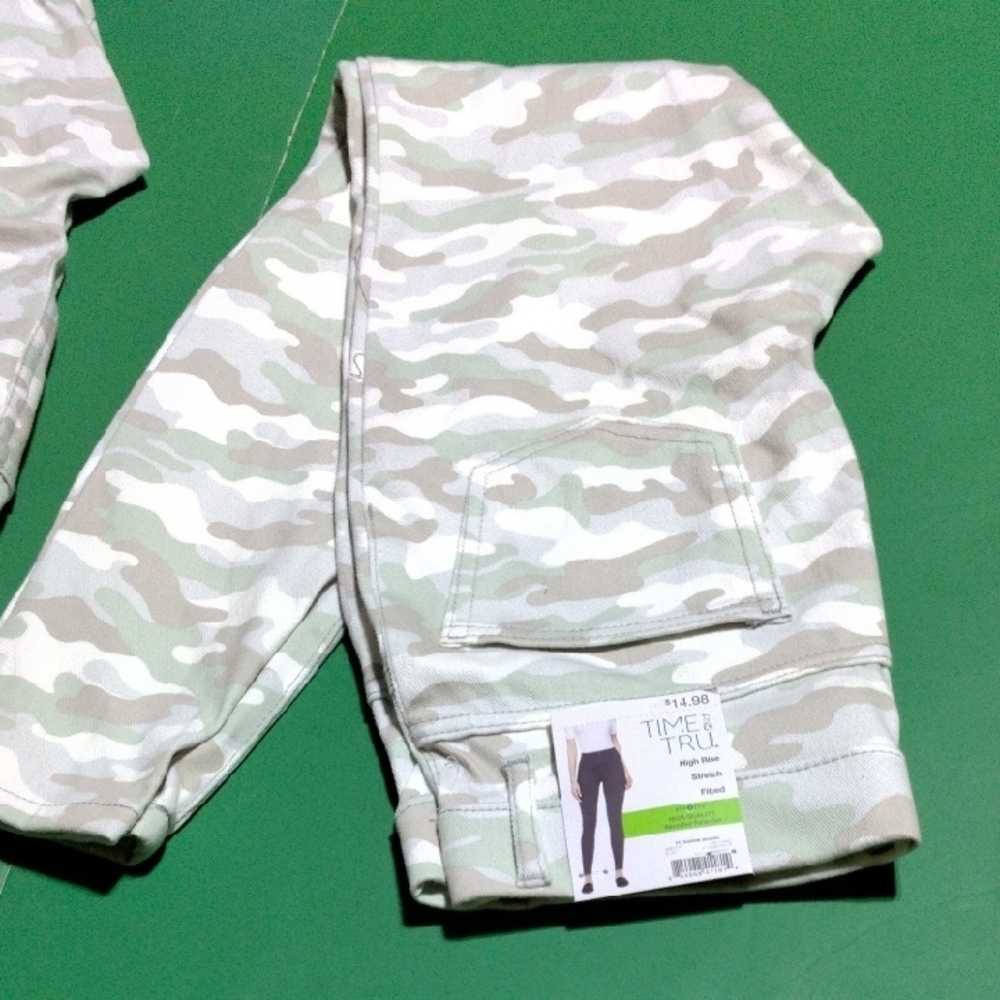 Time & Tru Women's Light Green Camo  High Rise Stretch Jeggings size S (4-6)